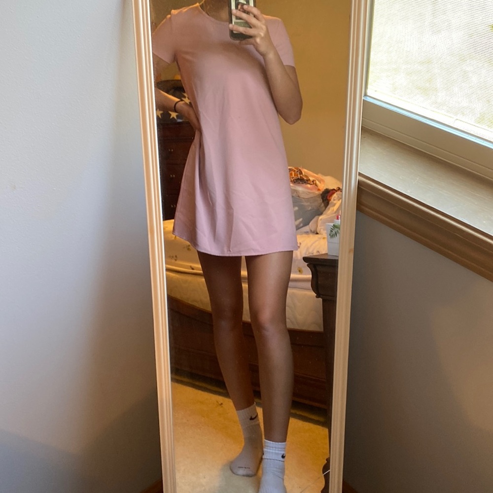 Light pick T-shirt dress